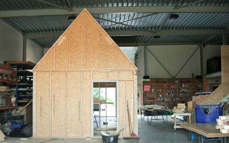Aanbouw in Timmerwerkplaats Bouwbedrijf van Asperen Bouw uit Sneek Friesland voor houtbewerking, Kozijnen op maat, deuren, kasten en meer Aanbouw woning in timmerwerkplaats Bouwbedrijf van Asperen Bouw uit Sneek Friesland