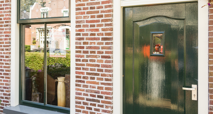 Renovatie oud houtwerk Bouwbedrijf van Asperen Bouw uit Sneek Friesland voor houtbewerking, Kozijnen op maat, deuren, kasten en meer Renovatie oud bestaand houtwerk Werkplaats Bouwbedrijf van Asperen bouw in Sneek Friesland