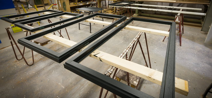 Kozijnen op maat in de Werkplaats Bouwbedrijf van Asperen Bouw uit Sneek Friesland voor houtbewerking, Kozijnen op maat, deuren, kasten en meer Kozijnen op maat gemaakt Bouwbedrijf van Asperen Bouw Sneek Friesland